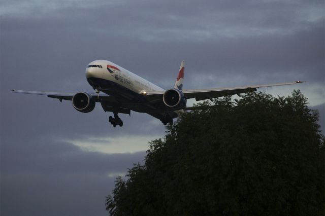 BOEING 777-300 (G-STBN) - Boeing 777-300ER, British Airways, G-STBN, 13.Oct.2022, EGLL London Heathrow, Myrtle Ave