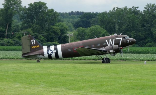 Douglas DC-3 (N345AB)