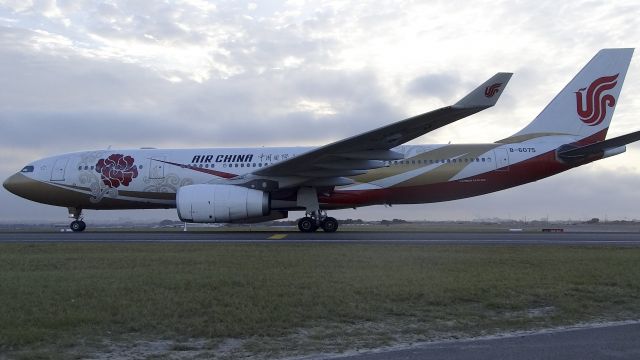 Airbus A330-300 (B-6075) - Early morning arrival at YSSY.