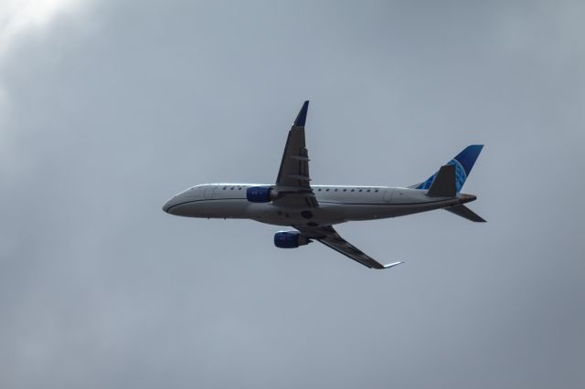 Embraer 175 (N730YX)