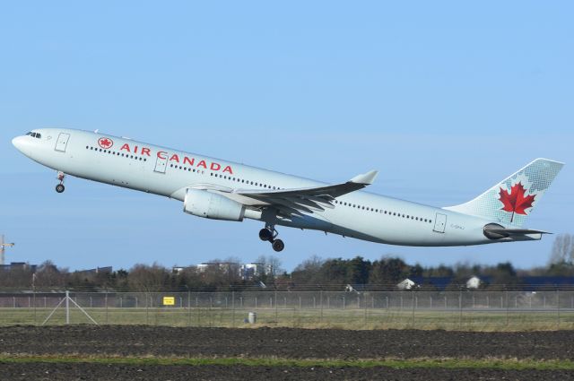 Airbus A330-300 (C-GFAJ) - St. Magleby RWY22R