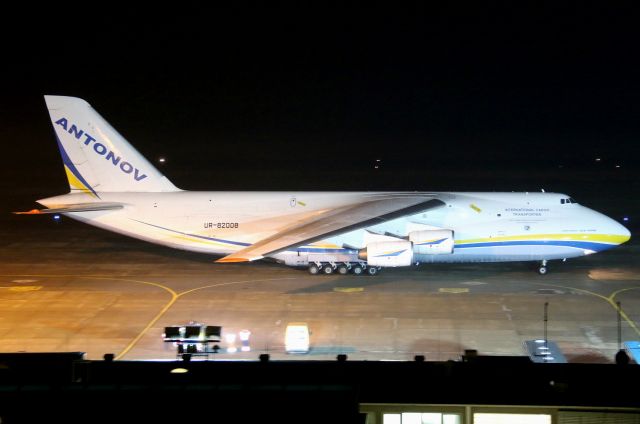 Antonov An-124 Ruslan (UR-82008)