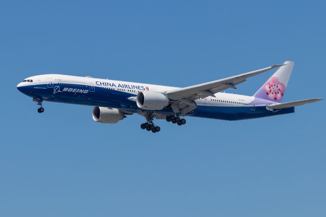 BOEING 777-300ER (B-18007) - 04.05.2017