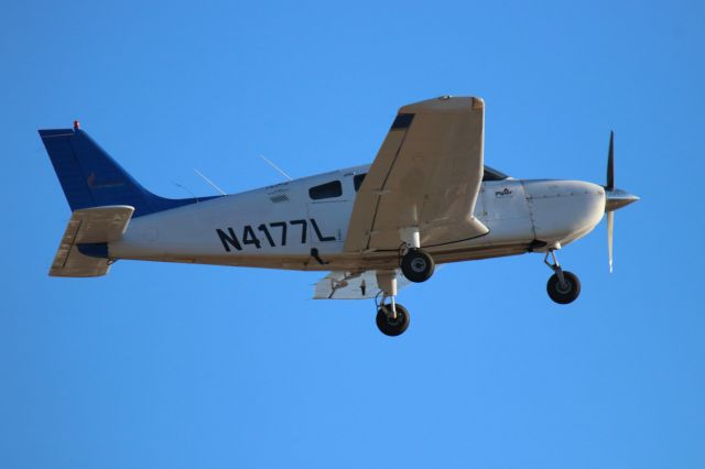 Piper Cherokee (N4177L)