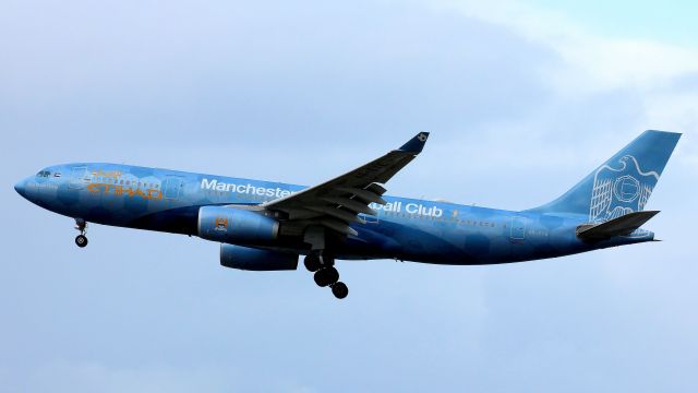 Airbus A330-200 (A6-EYE) - Manchester City footbalclub collors