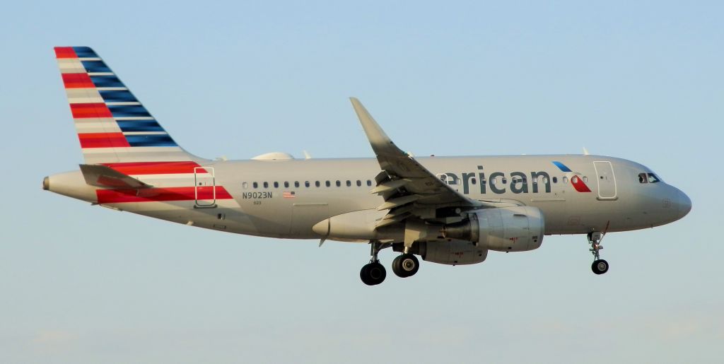 Airbus A319 (N9023N)
