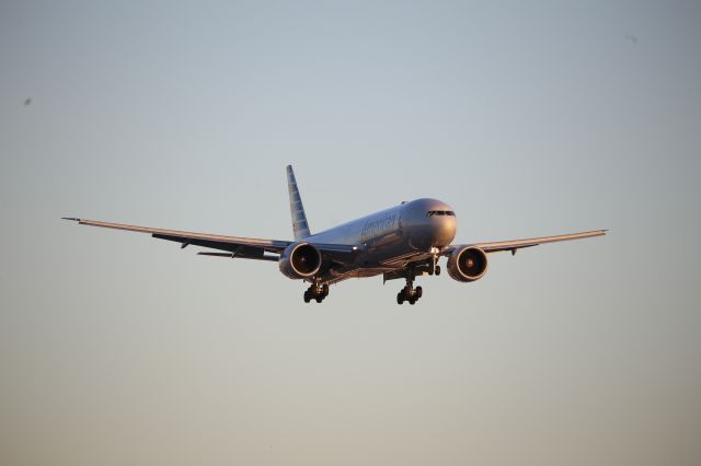 BOEING 777-300ER (N718AN)