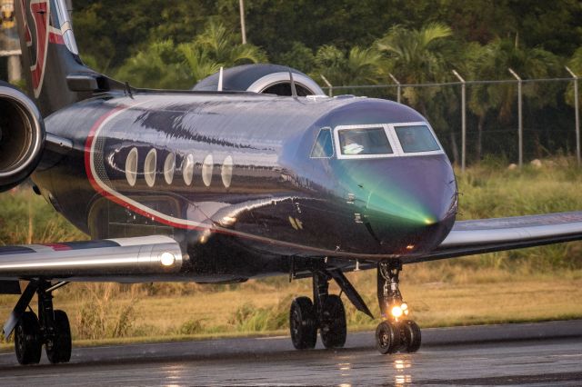 Gulfstream Aerospace Gulfstream V (N888XY) - Even though the weather was not ideal for an optimal shot, I couldn't resist taking this sexy Gulfstream G-V.