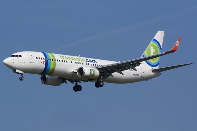 Boeing 737-800 (PH-HSS) - With GOL winglets.