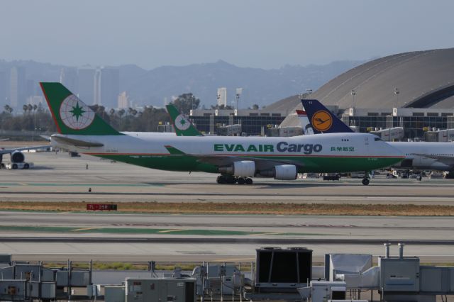 Boeing 747-400 (B-16482)