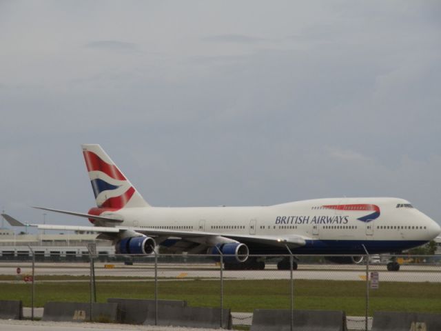 Boeing 747-400 (G-BNLW)