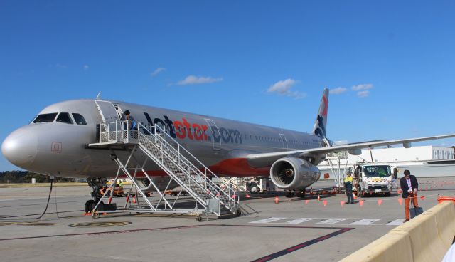 Airbus A320 (VH-VWT) - Boarding aircraft