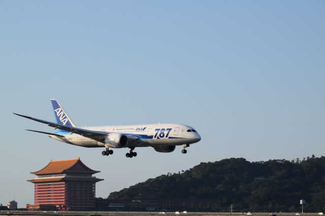 Boeing 787-8 (JA815A)