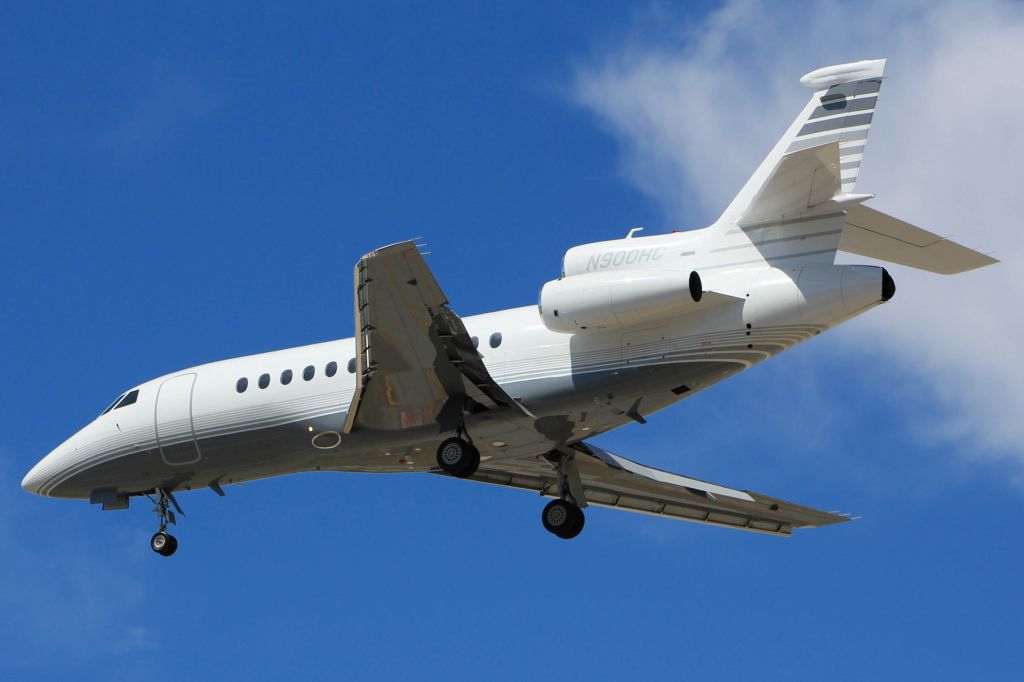 Dassault Falcon 900 (N900HC)