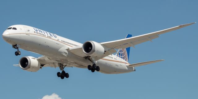 Boeing 787-9 Dreamliner (N35953) - United Airlines Boeing 787-9 arriving from Houston Bush Intercontinental landing on runway 29 at Newark on 9/6/21.