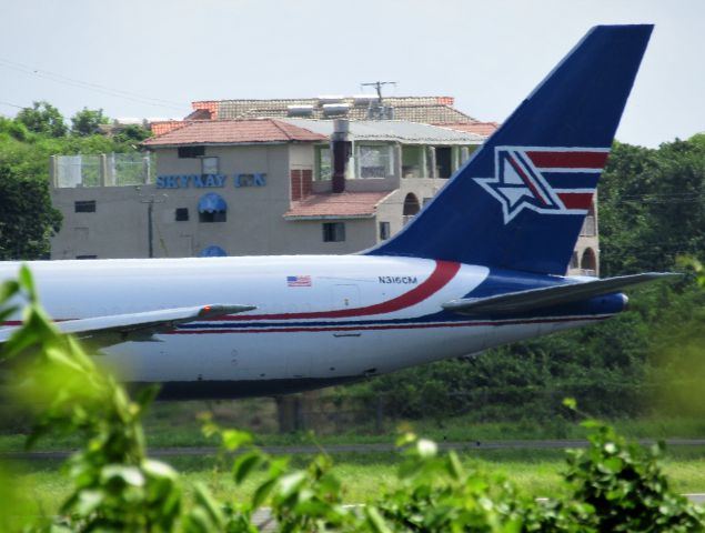 BOEING 767-300 (N316CM)