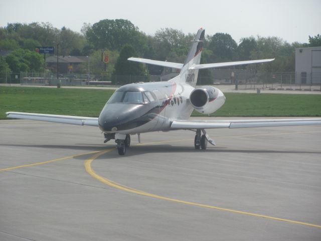 Dassault Falcon 10 (N600TW)