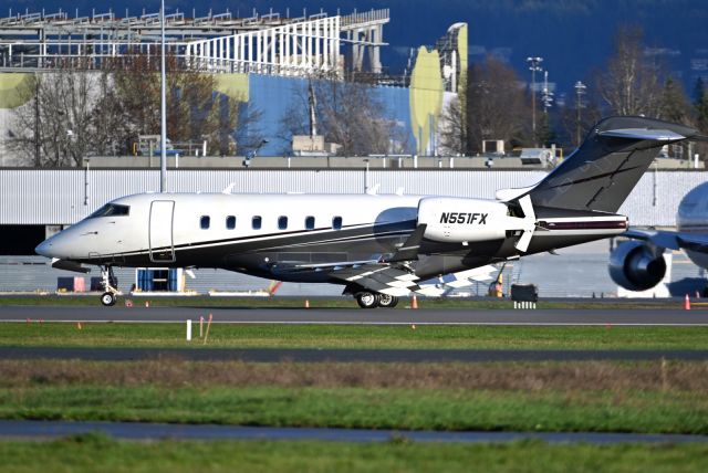 Bombardier Challenger 300 (N551FX)