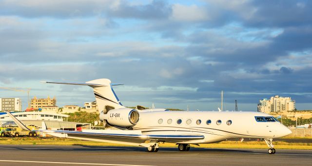 Gulfstream Aerospace Gulfstream G650 (LX-GVI) - Private LX-GVI at TNCM St Maarten