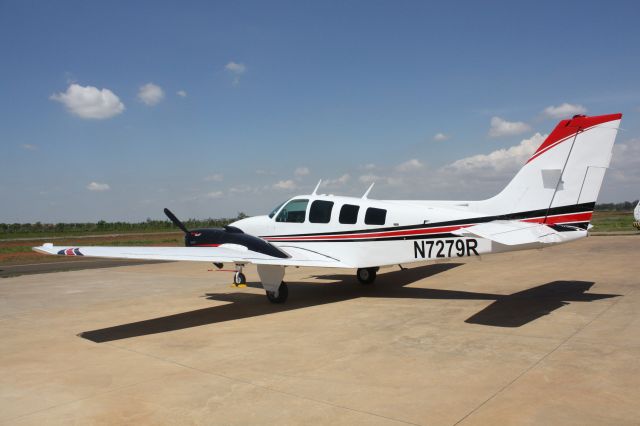 Beechcraft Baron (58) (N7279R)