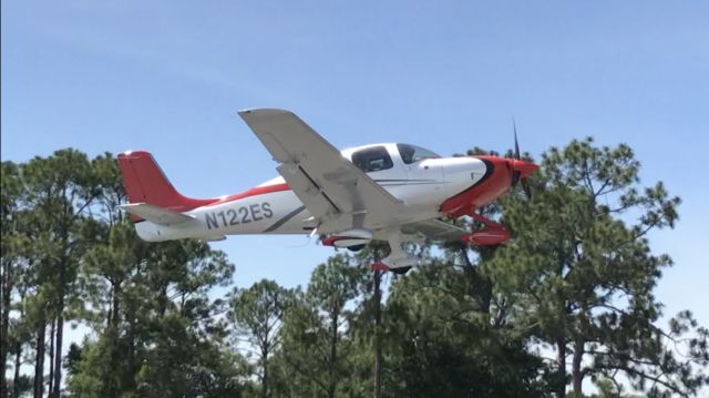 Cirrus SR-22 (N122ES) - Cirrus on departure 4/22/20