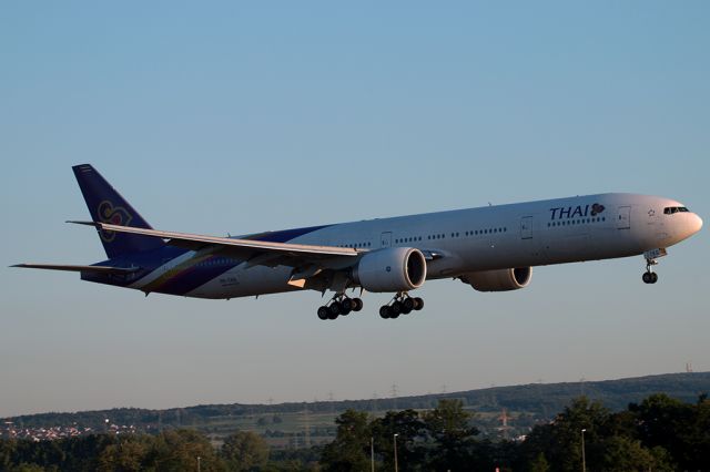 BOEING 777-300 (HS-TKQ)