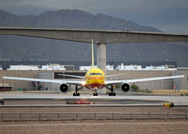 BOEING 767-200 (N657GT)