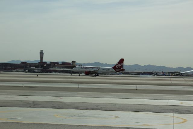 Airbus A319 (N528VA) - Landing 