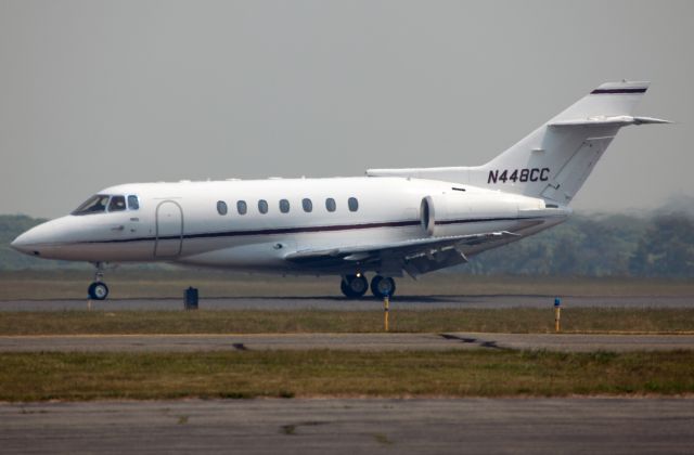 Hawker 1000 (N448CC) - Rollout after landing RW 06.