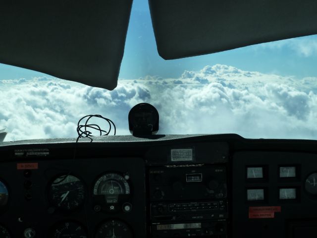 Cessna Skyhawk (N525CL) - Somewhere between Saint-Martin and Guadeloupe, West Indies...