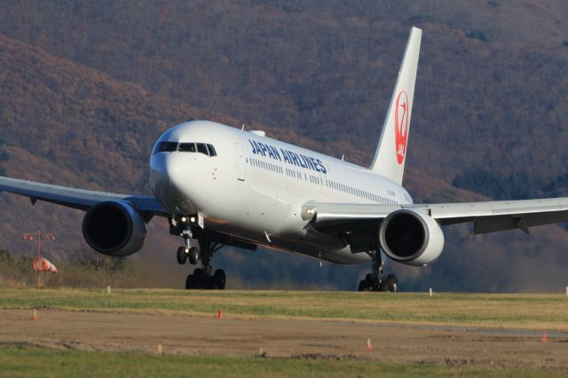 BOEING 767-300 (JA659J) - November 10th 2019:HND-HKD.