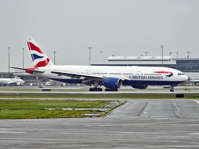 Boeing 777-200 (G-YMMK)
