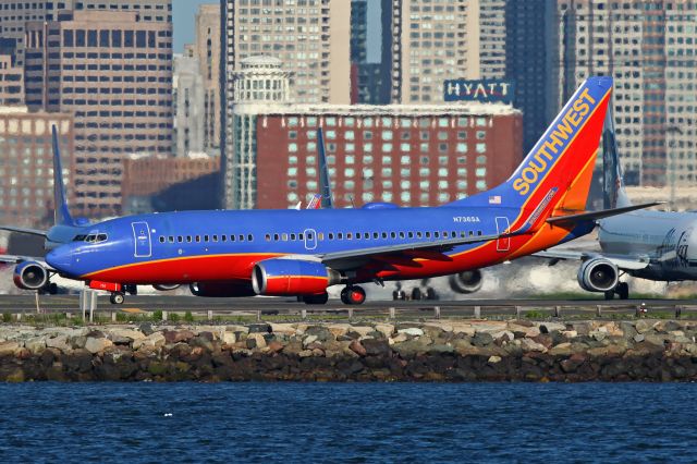 BOEING 737-300 (N736SA)