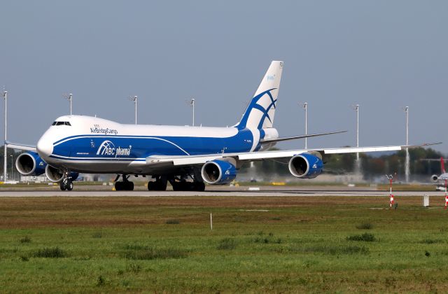 BOEING 747-8 (VQ-BFU)