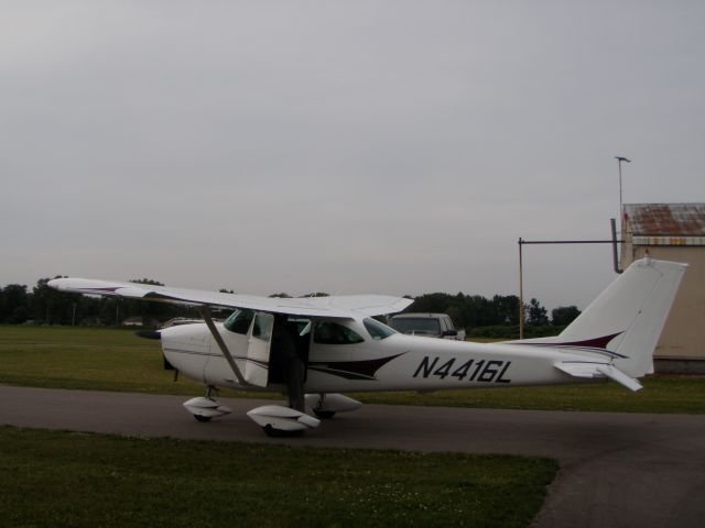 Cessna Skyhawk (N4416L)