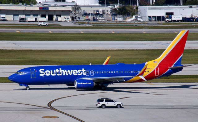 Boeing 737-800 (N8663A)