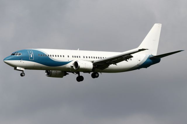 BOEING 737-400 (UR-CSV)
