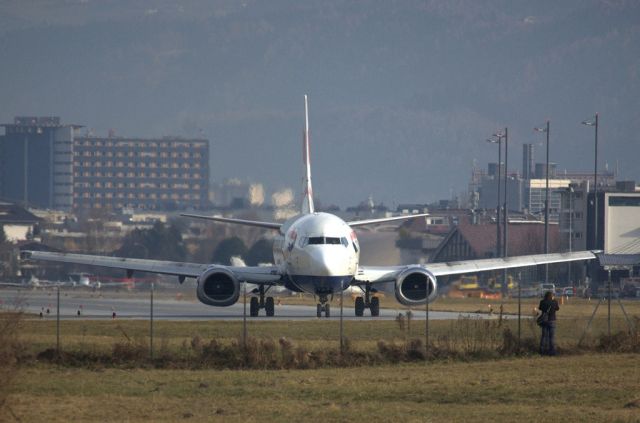 BOEING 737-400 (G-GBTA)