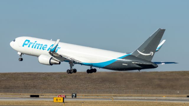 BOEING 767-300 (N389AZ)