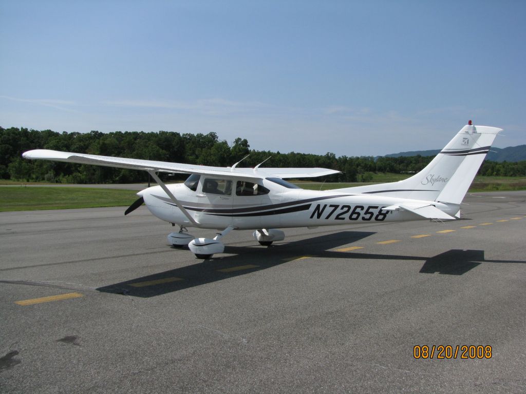 Cessna Skylane (N72658)