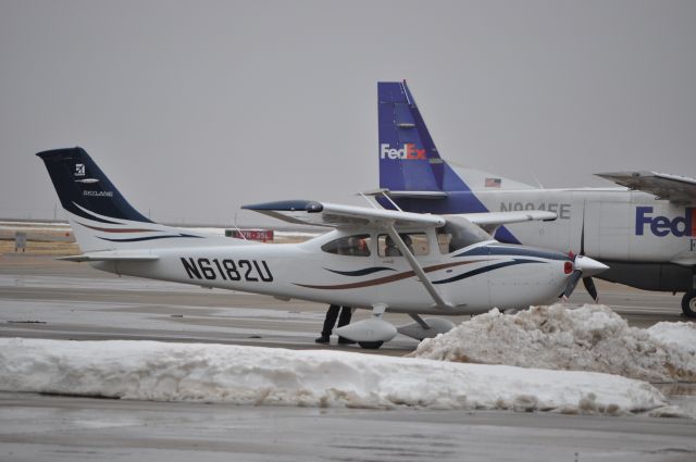 Cessna Skylane (N6182U)