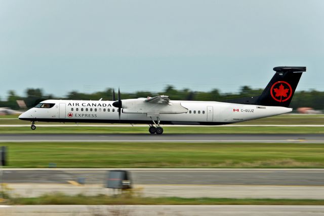 de Havilland Dash 8-400 (C-GUJZ)