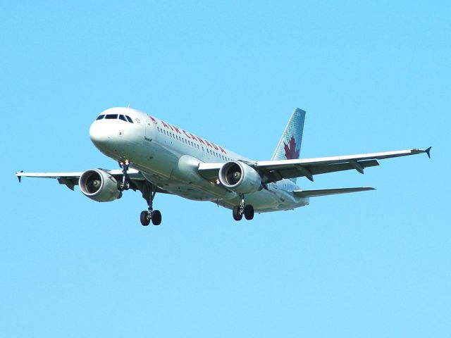 Airbus A320 (C-FXCD)
