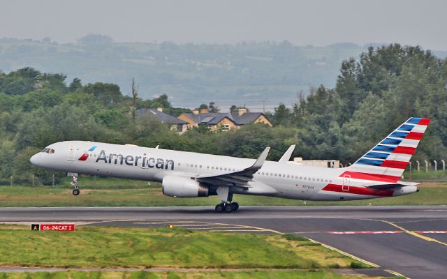 Boeing 757-200 (N176AA) - american b757-223 n176aa dep shannon 28/5/18.