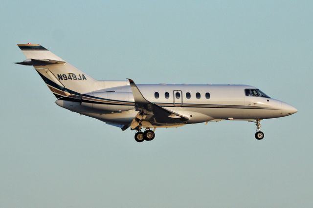 Hawker 800 (N949JA) - Fast reflexes needed as this flew past to land on 22R at JFK.