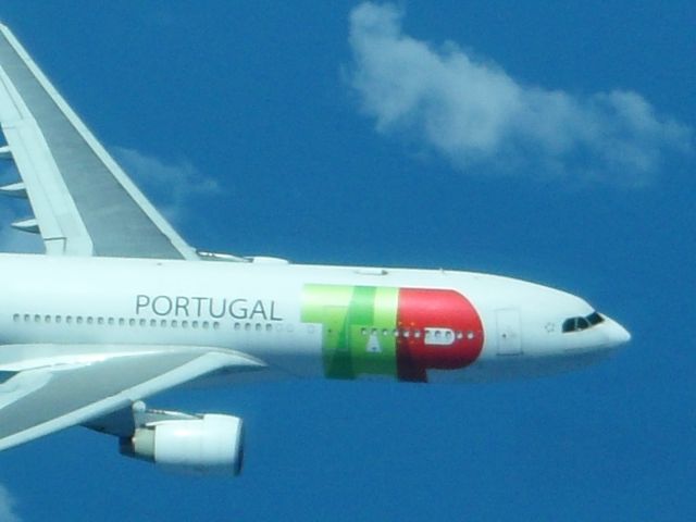 Airbus A330-200 (CS-TOG)