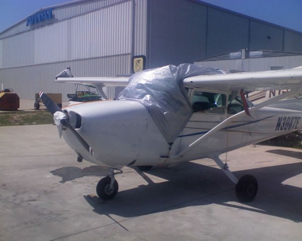 Cessna Skyhawk (N3087E) - High Winds KDTS Florida And Damaged Plane.