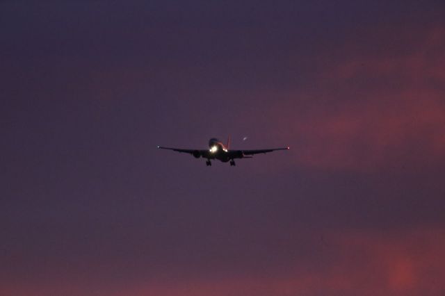 Boeing 777-200 —