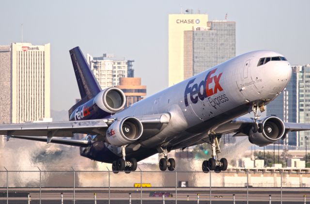 Boeing MD-11 (N596FE)