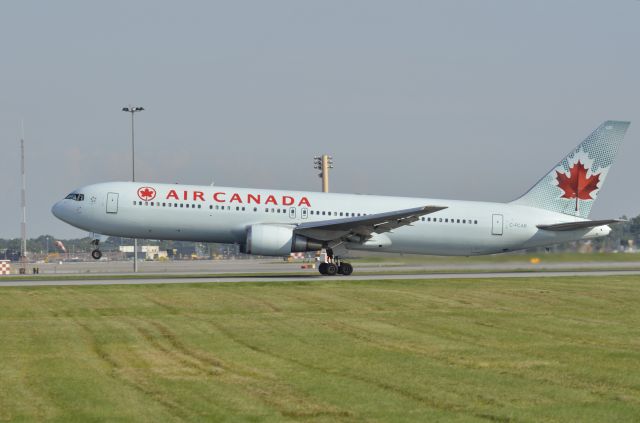 BOEING 767-300 (C-FCAB)